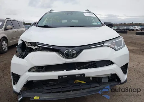 2017 Toyota Rav4 Le z USA, uszkodzony, nr VIN JTMBFREV3HJ138850